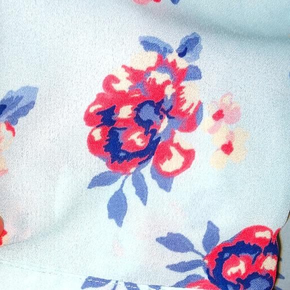 🌸 Beautiful floral button down top - Picture 4 of 12